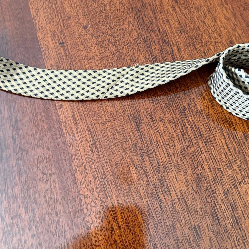 Armani Elegant Black and Gold Men's Tie